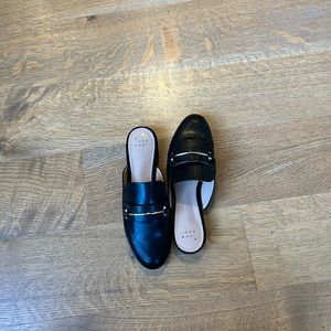 Black Slide w/ Gold Buckle!